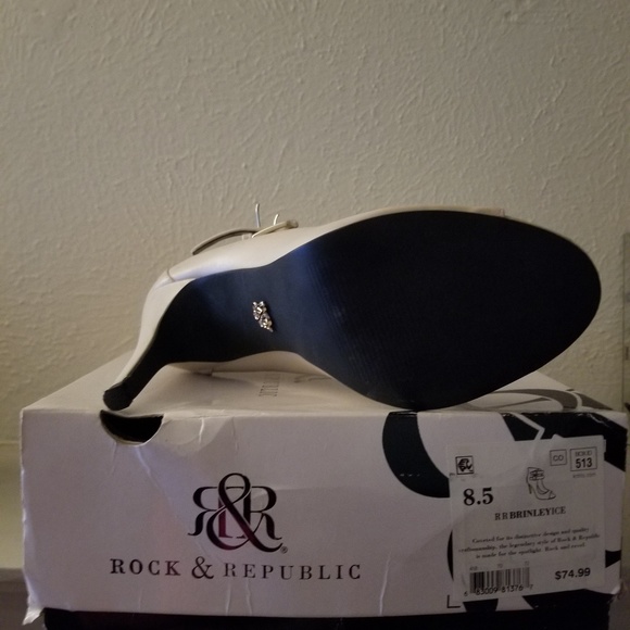 Ladies Shoes - Picture 3 of 3